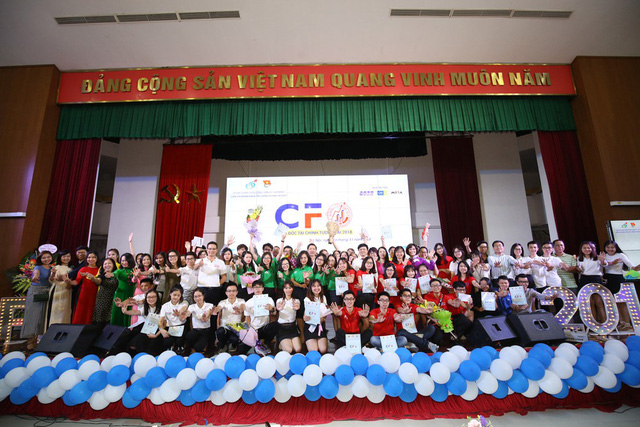Sinh viên Tài chính mượn chất liệu cổ tích thi tài “Giám đốc Tài chính tương lai” - Ảnh 10. Sinh viên Tài chính mượn chất liệu cổ tích thi tài “Giám đốc Tài chính tương lai” - Ảnh 10.
