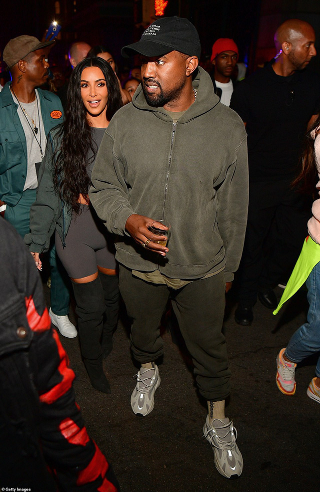 Quang cảnh đám cháy áp sát nhà Kim Kardashian - Ảnh 12. Quang cảnh đám cháy áp sát nhà Kim Kardashian - Ảnh 12.
