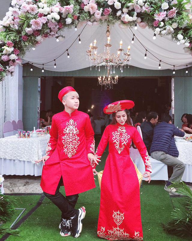 Hot vlogger Huy Cung bất ngờ làm đám hỏi cùng bạn gái xinh đẹp - Ảnh 4. Hot vlogger Huy Cung bất ngờ làm đám hỏi cùng bạn gái xinh đẹp - Ảnh 4.