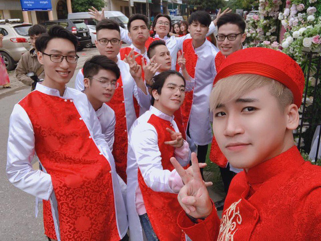 Hot vlogger Huy Cung bất ngờ làm đám hỏi cùng bạn gái xinh đẹp - Ảnh 6. Hot vlogger Huy Cung bất ngờ làm đám hỏi cùng bạn gái xinh đẹp - Ảnh 6.