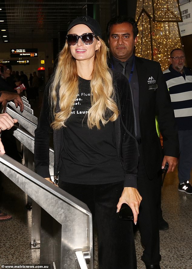 Paris Hilton tái xuất sau khi chia tay bạn trai - Ảnh 14. Paris Hilton tái xuất sau khi chia tay bạn trai - Ảnh 14.