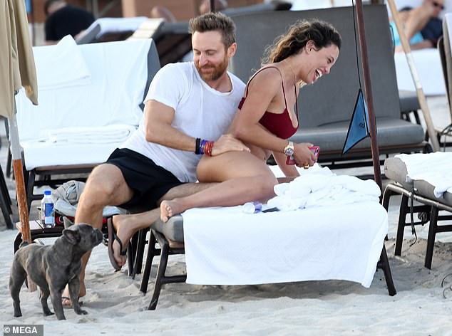 David Guetta tươi tắn b&ecirc;n bạn g&aacute;i k&eacute;m 27 tuổi - Ảnh 18.