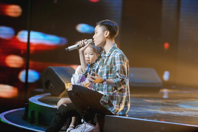 Vũ C&aacute;t Tường- Soobin Ho&agrave;ng Sơn buồn rũ rượi nh&igrave;n học tr&ograve; &ocirc;m nhau kh&oacute;c - Ảnh 6.