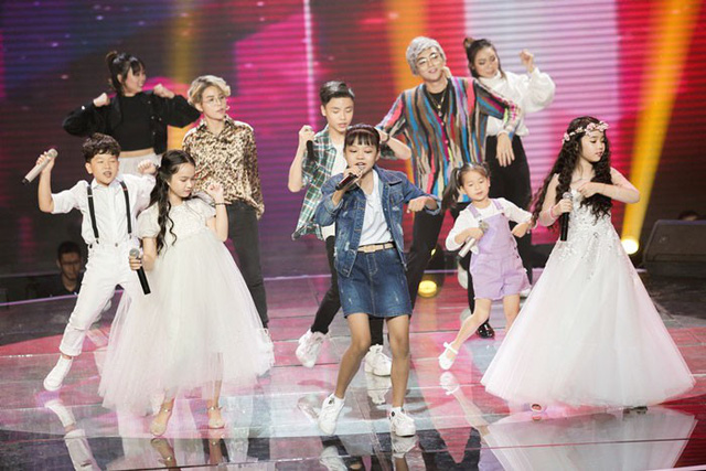 Vũ C&aacute;t Tường- Soobin Ho&agrave;ng Sơn buồn rũ rượi nh&igrave;n học tr&ograve; &ocirc;m nhau kh&oacute;c - Ảnh 12.