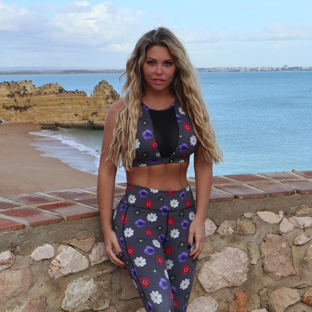 Bianca Gascoigne bốc lửa trên biển - Ảnh 30. Bianca Gascoigne bốc lửa trên biển - Ảnh 30.