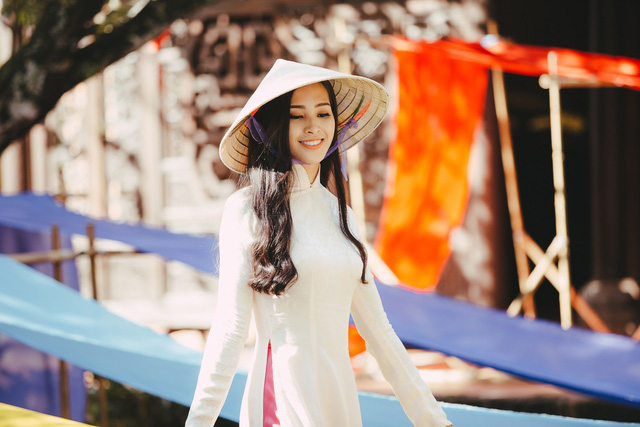 Trần Tiểu Vy diện trang phục si&ecirc;u m&aacute;t mẻ trong clip giới thiệu về xứ Quảng - Ảnh 6.