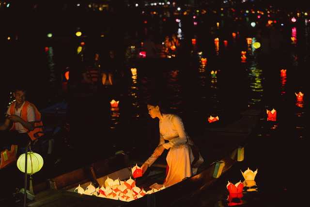 Trần Tiểu Vy diện trang phục si&ecirc;u m&aacute;t mẻ trong clip giới thiệu về xứ Quảng - Ảnh 10.