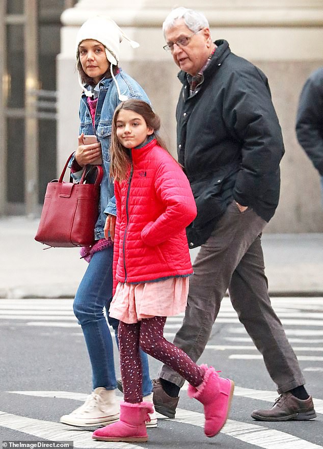 Suri Cruise - Cô con gái 5 năm không hề gặp cha ruột - Ảnh 6. Suri Cruise - Cô con gái 5 năm không hề gặp cha ruột - Ảnh 6.