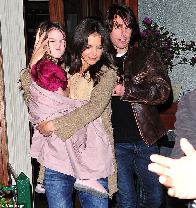 Suri Cruise - Cô con gái 5 năm không hề gặp cha ruột - Ảnh 8. Suri Cruise - Cô con gái 5 năm không hề gặp cha ruột - Ảnh 8.