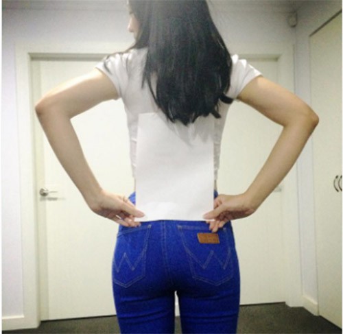 Giới trẻ Trung Quốc rộ tr&agrave;o lưu v&ograve;ng tay qua eo g&aacute;i trẻ uống nước - Ảnh 8.