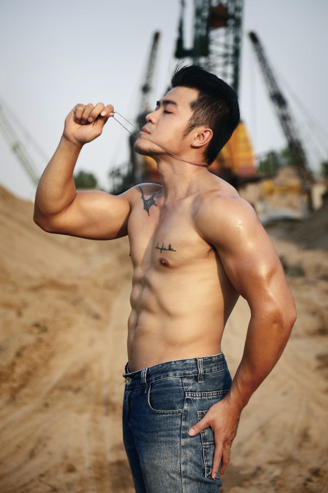 Cơ bắp 6 múi vạn người mê của chàng trai mê gym 29 tuổi - Ảnh 2.