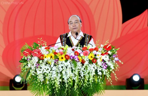 Thủ tướng gửi gắm sứ mệnh giữ gìn văn hóa cồng chiêng Tây nguyên - Ảnh 2.