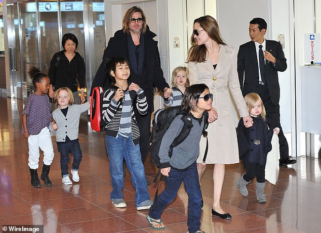 Angelina Jolie và Brad Pitt đã thống nhất quyền nuôi con - Ảnh 4. Angelina Jolie và Brad Pitt đã thống nhất quyền nuôi con - Ảnh 4.