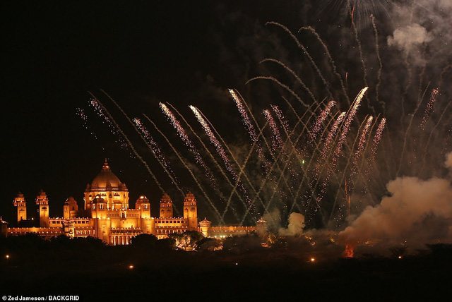 Đ&aacute;m cưới trong mơ của hoa hậu thế giới v&agrave; chồng k&eacute;m 10 tuổi - Ảnh 6.