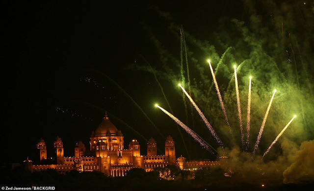 Đ&aacute;m cưới trong mơ của hoa hậu thế giới v&agrave; chồng k&eacute;m 10 tuổi - Ảnh 12.