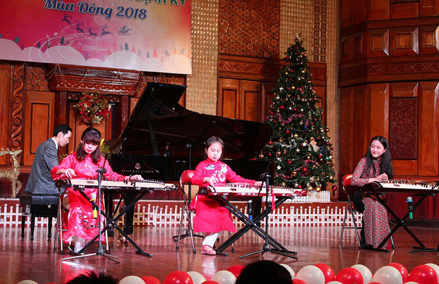 Xem các tài năng nhí trình diễn piano, guitar, đàn tranh - Ảnh 2. Xem các tài năng nhí trình diễn piano, guitar, đàn tranh - Ảnh 2.