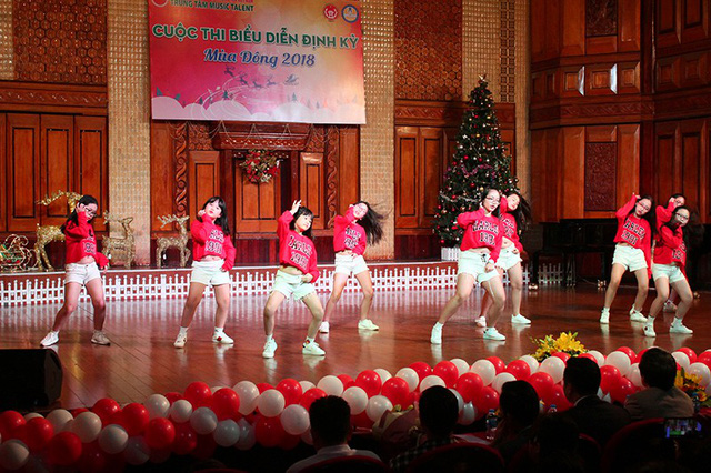 Xem các tài năng nhí trình diễn piano, guitar, đàn tranh - Ảnh 4. Xem các tài năng nhí trình diễn piano, guitar, đàn tranh - Ảnh 4.