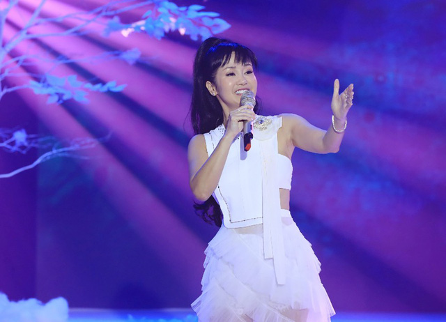 Hồng Nhung: “Tôi buồn vì hôn nhân tan vỡ nhưng vẫn còn những niềm vui khác” - Ảnh 2. Hồng Nhung: “Tôi buồn vì hôn nhân tan vỡ nhưng vẫn còn những niềm vui khác” - Ảnh 2.