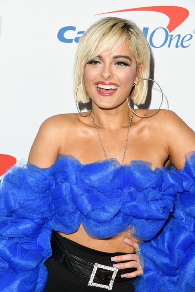 Bebe Rexha khoe ngực gợi cảm trên sân khấu - Ảnh 20.
