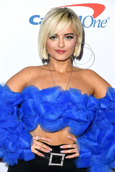 Bebe Rexha khoe ngực gợi cảm trên sân khấu - Ảnh 22.