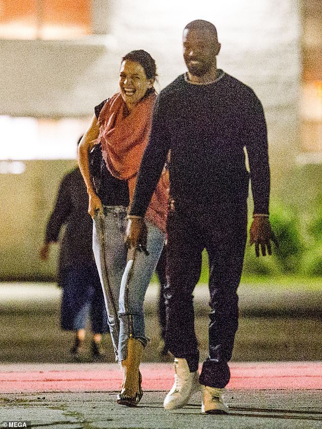 Katie Holmes cười rạng ngời bên bạn trai Jamie Foxx - Ảnh 6.
