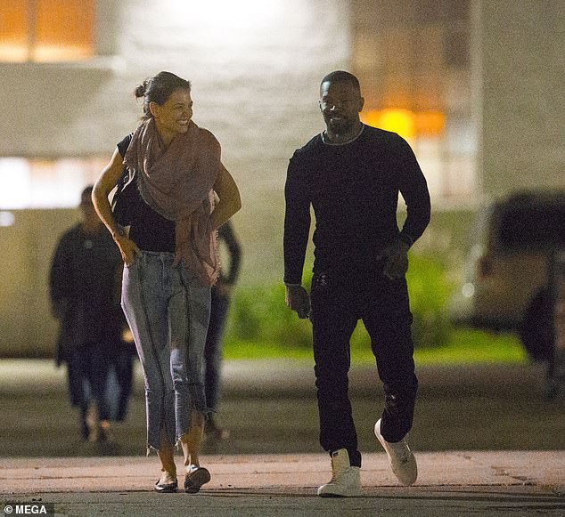 Katie Holmes cười rạng ngời bên bạn trai Jamie Foxx - Ảnh 8.