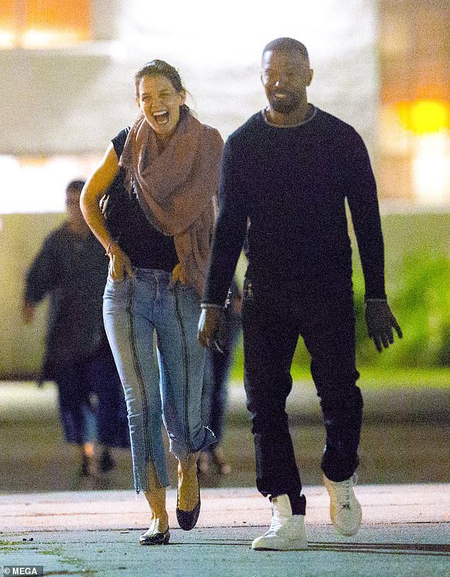 Katie Holmes cười rạng ngời bên bạn trai Jamie Foxx - Ảnh 10.