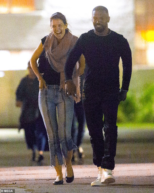 Katie Holmes cười rạng ngời bên bạn trai Jamie Foxx - Ảnh 12.