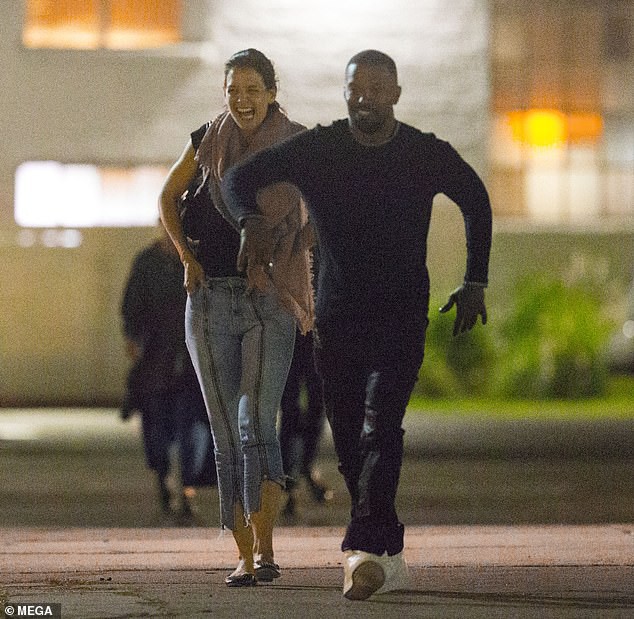 Katie Holmes cười rạng ngời bên bạn trai Jamie Foxx - Ảnh 14.