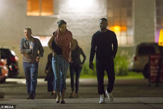 Katie Holmes cười rạng ngời bên bạn trai Jamie Foxx - Ảnh 16.