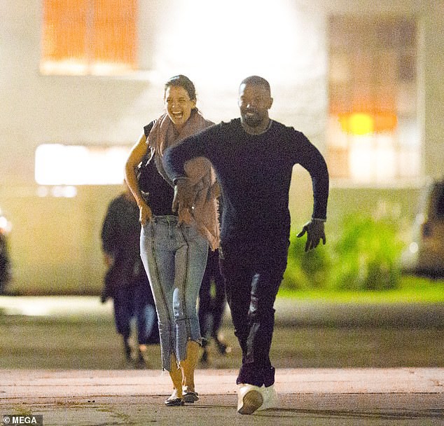 Katie Holmes cười rạng ngời bên bạn trai Jamie Foxx - Ảnh 18.