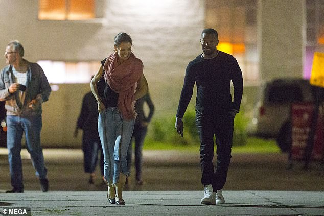Katie Holmes cười rạng ngời bên bạn trai Jamie Foxx - Ảnh 20.