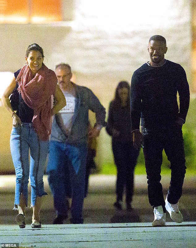 Katie Holmes cười rạng ngời bên bạn trai Jamie Foxx - Ảnh 22.
