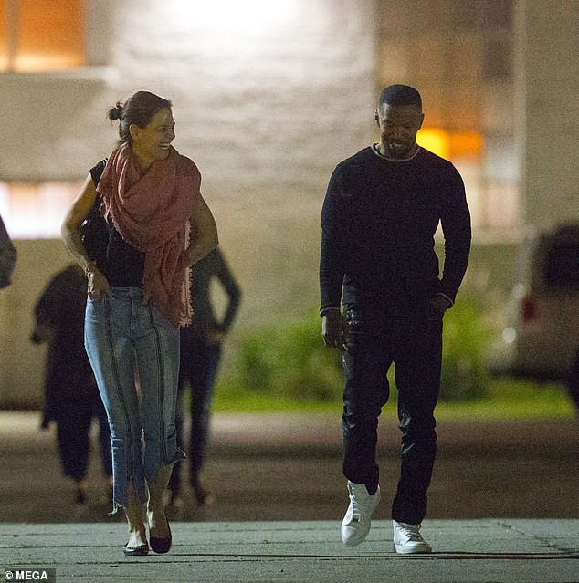 Katie Holmes cười rạng ngời bên bạn trai Jamie Foxx - Ảnh 24.