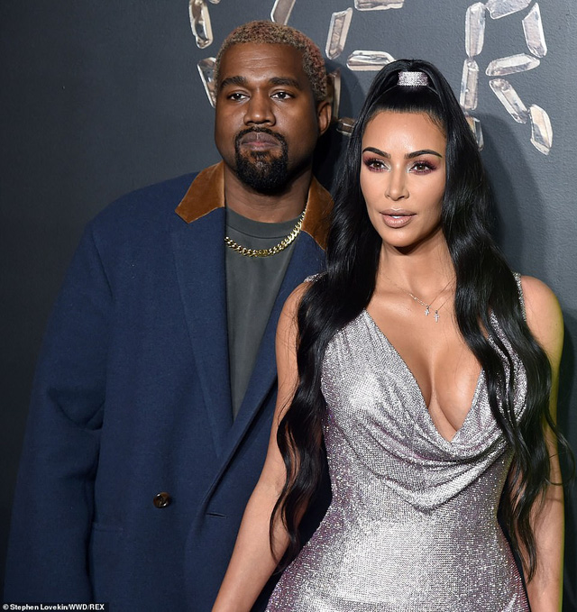 Kim Kardashian khoe ngực khủng với váy trễ nải - Ảnh 6. Kim Kardashian khoe ngực khủng với váy trễ nải - Ảnh 6.