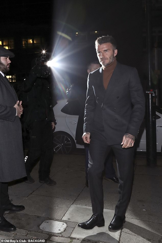 Victoria Beckham diện áo xuyên thấu gợi cảm - Ảnh 12. Victoria Beckham diện áo xuyên thấu gợi cảm - Ảnh 12.