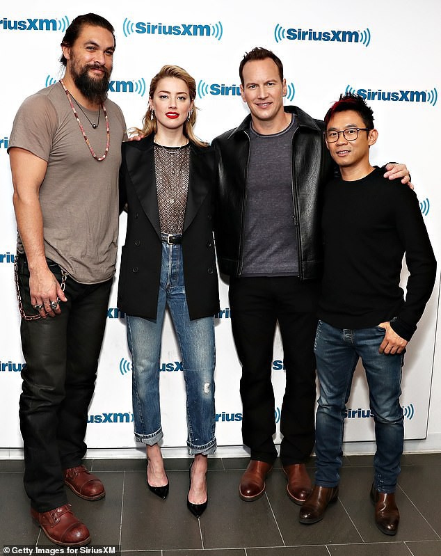 Amber Heard thản nhiên mặc áo không nội y - Ảnh 6. Amber Heard thản nhiên mặc áo không nội y - Ảnh 6.