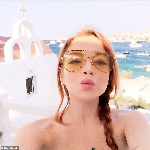 “Gái hư” Lindsay Lohan hóa thân thành... Bạch Tuyết, tự nhận mình “ngoan” - Ảnh 12. “Gái hư” Lindsay Lohan hóa thân thành... Bạch Tuyết, tự nhận mình “ngoan” - Ảnh 12.