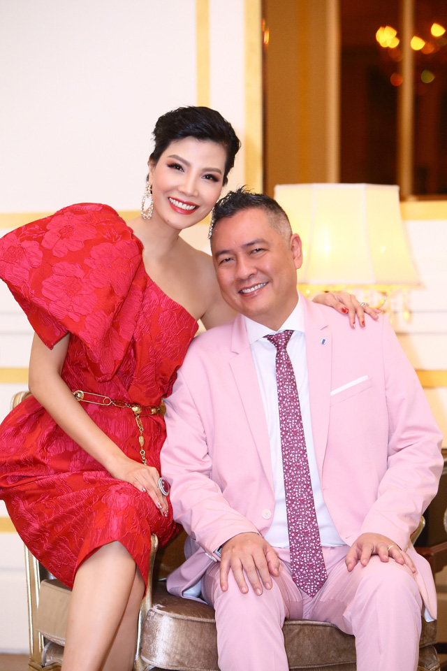 Vũ Cẩm Nhung từng khuyên chồng đi lấy vợ khác vì không thể sinh con - Ảnh 2. Vũ Cẩm Nhung từng khuyên chồng đi lấy vợ khác vì không thể sinh con - Ảnh 2.