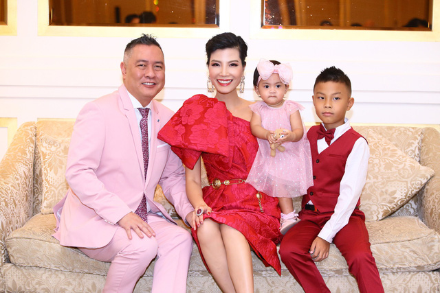 Vũ Cẩm Nhung từng khuyên chồng đi lấy vợ khác vì không thể sinh con - Ảnh 4. Vũ Cẩm Nhung từng khuyên chồng đi lấy vợ khác vì không thể sinh con - Ảnh 4.