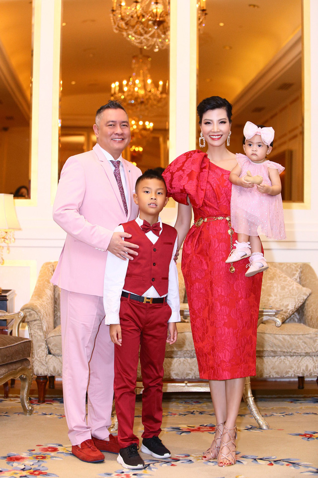 Vũ Cẩm Nhung từng khuyên chồng đi lấy vợ khác vì không thể sinh con - Ảnh 6. Vũ Cẩm Nhung từng khuyên chồng đi lấy vợ khác vì không thể sinh con - Ảnh 6.