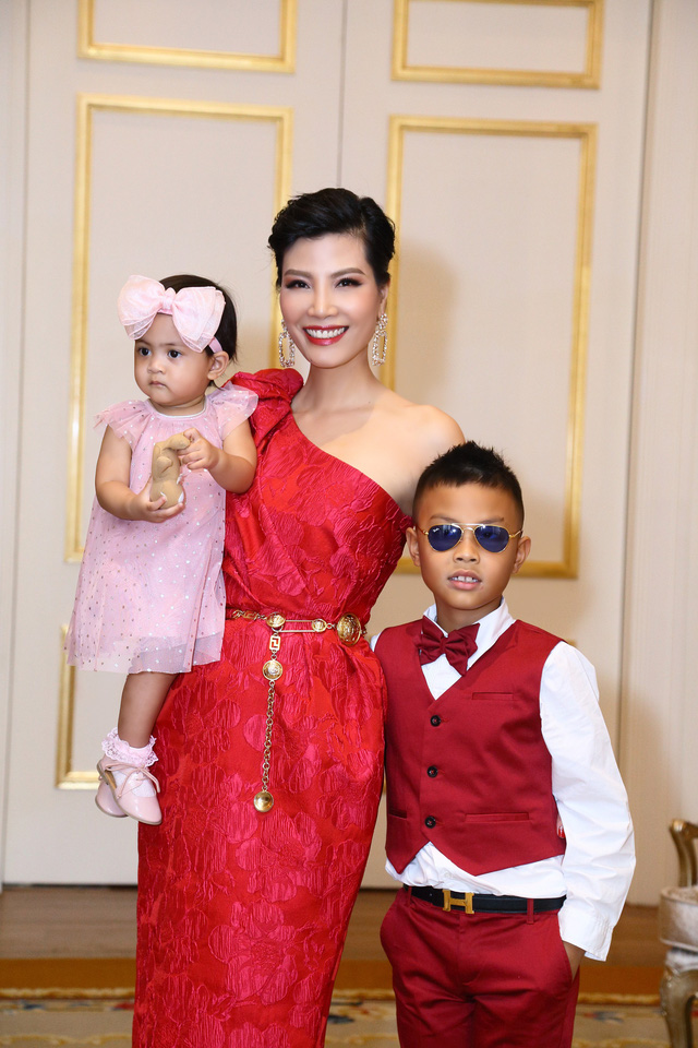 Vũ Cẩm Nhung từng khuyên chồng đi lấy vợ khác vì không thể sinh con - Ảnh 8. Vũ Cẩm Nhung từng khuyên chồng đi lấy vợ khác vì không thể sinh con - Ảnh 8.