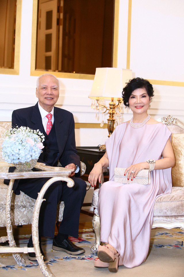 Vũ Cẩm Nhung từng khuyên chồng đi lấy vợ khác vì không thể sinh con - Ảnh 12. Vũ Cẩm Nhung từng khuyên chồng đi lấy vợ khác vì không thể sinh con - Ảnh 12.