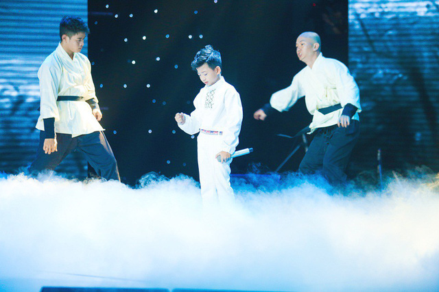 Minh Chiến hát “Ngắm hoa lệ rơi” khiến Vũ Cát Tường phấn khích - Ảnh 2. Minh Chiến hát “Ngắm hoa lệ rơi” khiến Vũ Cát Tường phấn khích - Ảnh 2.