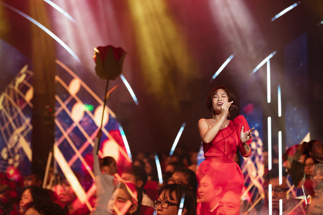 Phương Mai hở trọn bầu ngực, soán ngôi “MC sexy nhất showbiz” - Ảnh 16. Phương Mai hở trọn bầu ngực, soán ngôi “MC sexy nhất showbiz” - Ảnh 16.