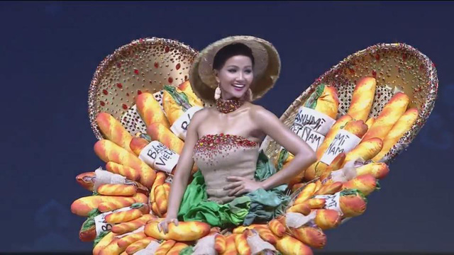 HHen Niê gây ấn tượng với màn trình diễn thiết kế bánh mì - Ảnh 2. HHen Niê gây ấn tượng với màn trình diễn thiết kế bánh mì - Ảnh 2.