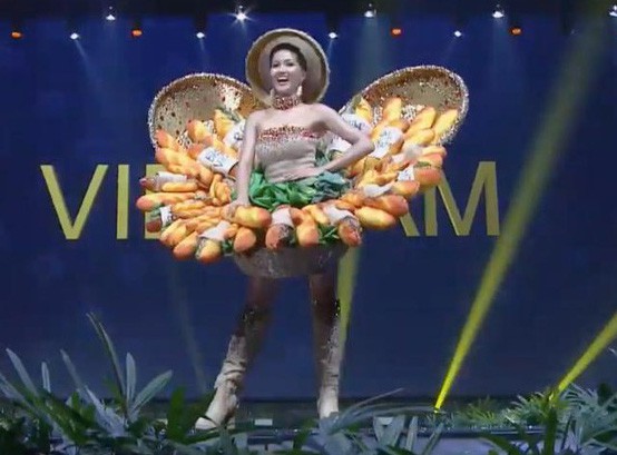 HHen Niê gây ấn tượng với màn trình diễn thiết kế bánh mì - Ảnh 4. HHen Niê gây ấn tượng với màn trình diễn thiết kế bánh mì - Ảnh 4.