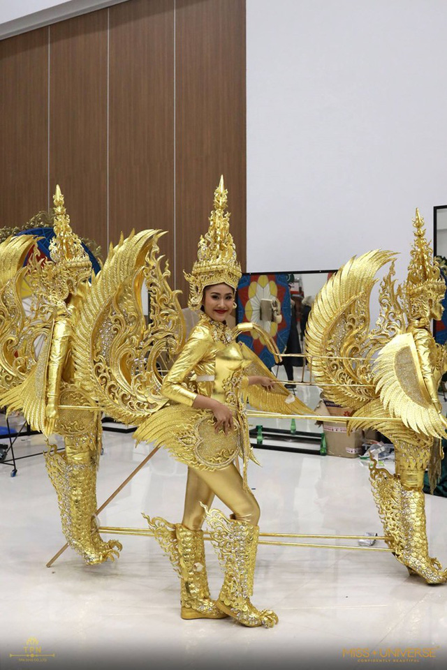 HHen Niê gây ấn tượng với màn trình diễn thiết kế bánh mì - Ảnh 20. HHen Niê gây ấn tượng với màn trình diễn thiết kế bánh mì - Ảnh 20.