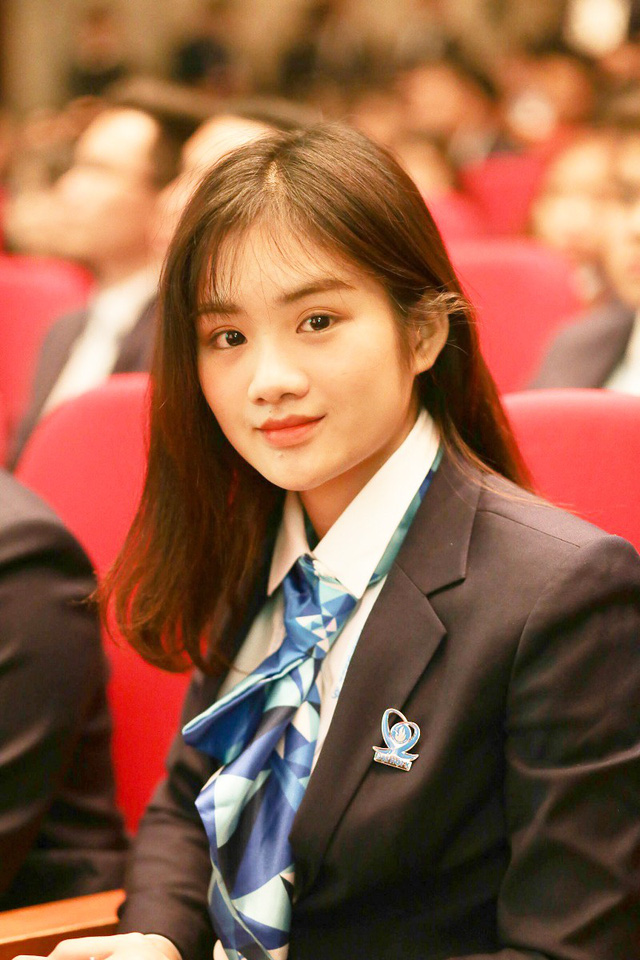 Những b&oacute;ng hồng xinh đẹp tại Đại hội to&agrave;n quốc Hội sinh vi&ecirc;n Việt Nam lần thứ 10 - Ảnh 2.