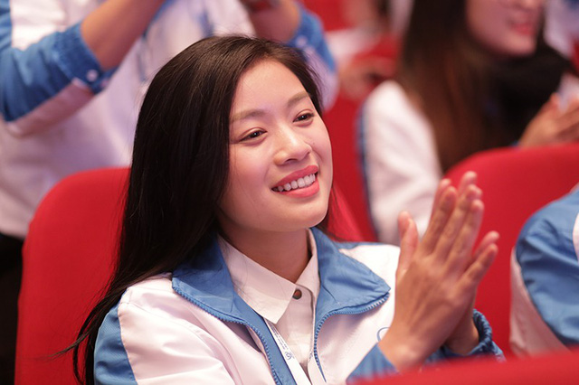 Những b&oacute;ng hồng xinh đẹp tại Đại hội to&agrave;n quốc Hội sinh vi&ecirc;n Việt Nam lần thứ 10 - Ảnh 4.